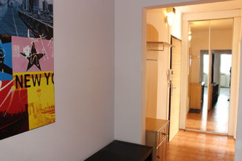 chodba směr ke dveřím vstupním - Pronájem bytu 3+1 v osobním vlastnictví 70 m², Olomouc