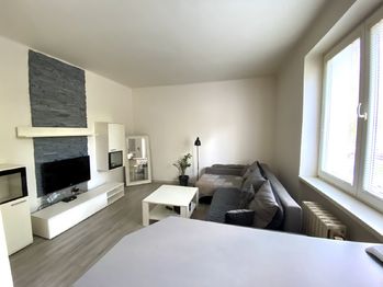 obývací část - Prodej bytu 2+1 v osobním vlastnictví 53 m², Plzeň