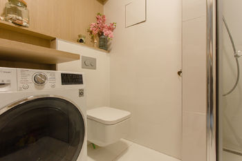 Koupelna s WC - Prodej bytu 1+kk v osobním vlastnictví 39 m², Brno