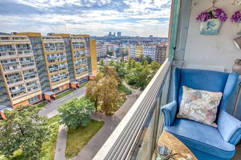 Pohled z ložnice - Prodej bytu 3+kk v osobním vlastnictví 68 m², Praha 10 - Vršovice