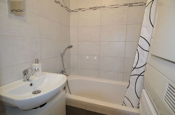 Koupelna - Prodej bytu 2+1 v osobním vlastnictví 54 m², Brno