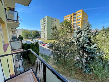 Balkon - pohled do ulice - Pronájem bytu 3+1 v osobním vlastnictví 61 m², Strakonice