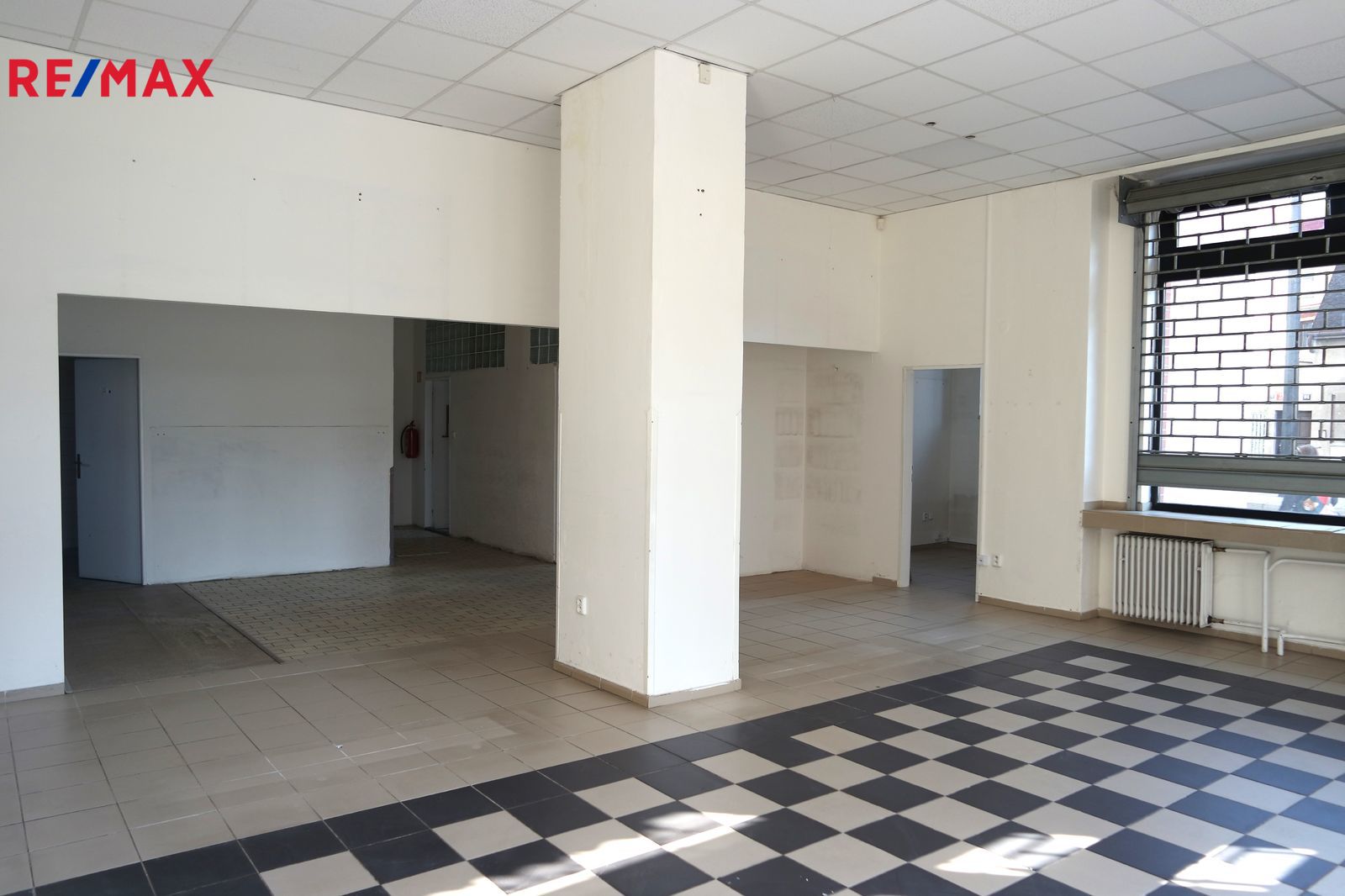Pronájem komerčního prostoru (obchodní), 436 m2, Praha 8 - Libeň