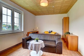 Obývací pokoj - Prodej bytu 2+1 v osobním vlastnictví 50 m², Dolní Morava