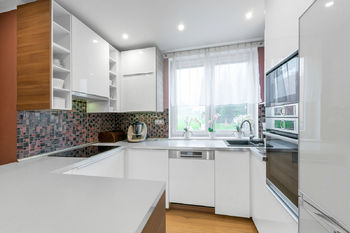 kuchyňský kout - Prodej bytu 4+kk v osobním vlastnictví 92 m², Plzeň