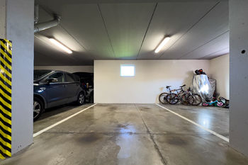 garážové stání - Prodej bytu 4+kk v osobním vlastnictví 92 m², Plzeň