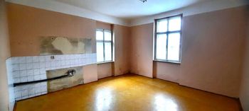 první místnost (kuchyň) - Prodej bytu 2+1 v osobním vlastnictví 113 m², Nová Bystřice