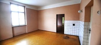 první místnost (kuchyň) - Prodej bytu 2+1 v osobním vlastnictví 113 m², Nová Bystřice