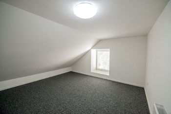 2. patro -pokoj - Prodej domu 237 m², Stvolová