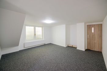 2. patro - Prodej domu 237 m², Stvolová