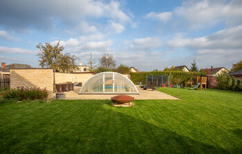 Zahrada se bazénem a dětským koutem - Prodej domu 363 m², Jihlava