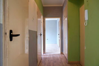 Předsíň 5,9 m2 - Prodej bytu 2+1 v osobním vlastnictví 54 m², Ostrava