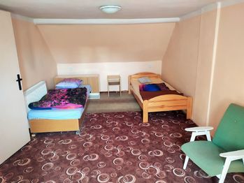 dětský pokoj1 v podkroví - Prodej domu 255 m², Březnice
