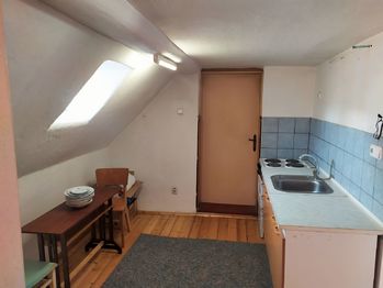 kuchyň v podkroví - Prodej domu 255 m², Březnice