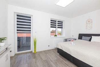 Ložnice - Prodej bytu 4+kk v osobním vlastnictví 81 m², Straškov-Vodochody