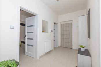 Chodba - Prodej bytu 4+kk v osobním vlastnictví 81 m², Straškov-Vodochody