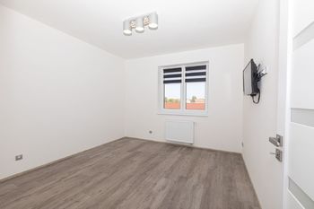 Pokoj - Prodej bytu 4+kk v osobním vlastnictví 81 m², Straškov-Vodochody