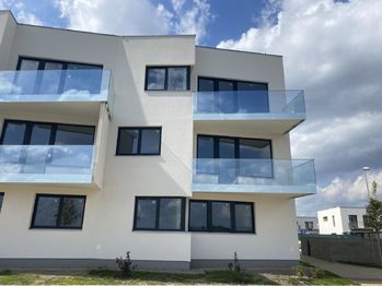 Prodej bytu 1+kk v osobním vlastnictví 39 m², Praha 9 - Dolní Počernice