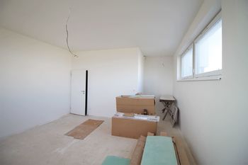 Prodej bytu 1+kk v osobním vlastnictví 35 m², Praha 9 - Dolní Počernice