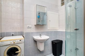 koupelna - Prodej bytu 3+kk v osobním vlastnictví 85 m², Brno