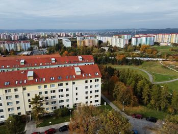 pohled z dronu - Prodej bytu 3+kk v osobním vlastnictví 85 m², Brno