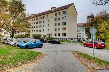 pohled z ulice - Prodej bytu 3+kk v osobním vlastnictví 85 m², Brno