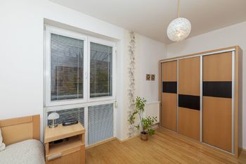  Ložnice - Prodej bytu 2+kk v osobním vlastnictví 57 m², Praha 8 - Kobylisy