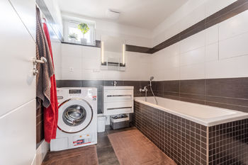 Koupelna - Prodej bytu 3+kk v osobním vlastnictví 82 m², České Budějovice