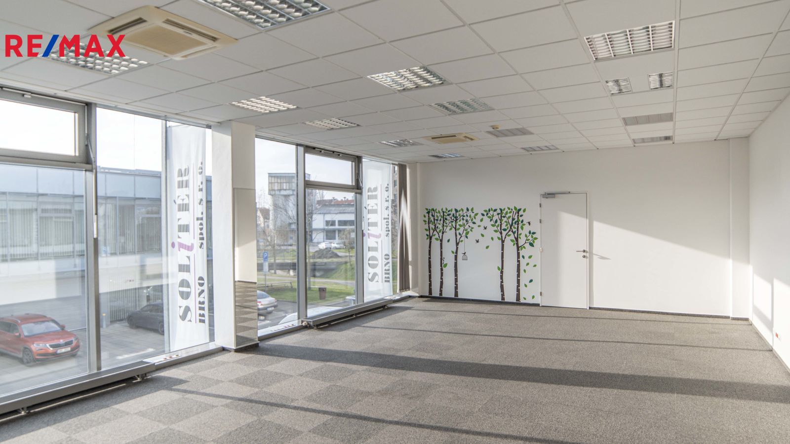 Pronájem komerčního prostoru (kanceláře), 88 m2, Brno