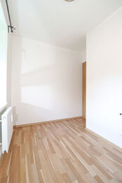 Pokoj - Prodej bytu 2+kk v osobním vlastnictví 43 m², Milovice