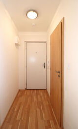 Chodba - Prodej bytu 2+kk v osobním vlastnictví 43 m², Milovice