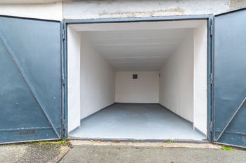 Prodej garáže 18 m², Praha 5 - Smíchov