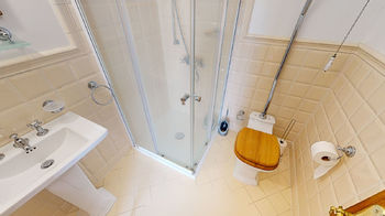 koupelna s WC - Prodej domu 306 m², Jesenice