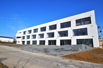 přístup k budově ... - Pronájem obchodních prostor 55 m², Havlíčkův Brod