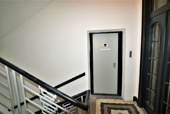 Schodiště s výtahem - Prodej bytu 2+1 v osobním vlastnictví 92 m², Ostrava