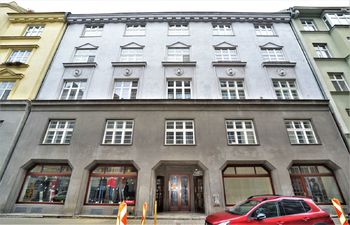 Průčelí domu - Prodej bytu 2+1 v osobním vlastnictví 92 m², Ostrava 