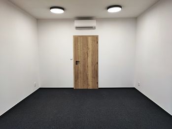 Pronájem kancelářských prostor 157 m², Drnovice