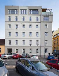 Pohled na dům - Prodej bytu 3+kk v osobním vlastnictví 77 m², Praha 8 - Libeň