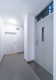 Dům vnitřní pohled - Prodej bytu 3+kk v osobním vlastnictví 77 m², Praha 8 - Libeň