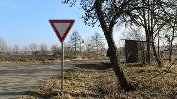 U pozemků jsou zastávky PID. - Prodej pozemku 29081 m², Říčany