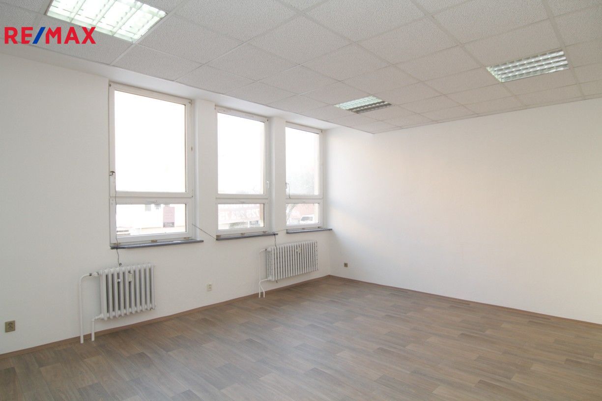 Pronájem komerčního prostoru (obchodní), 175 m2, Karlovy Vary