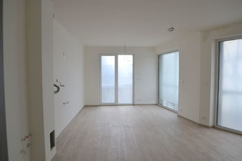 obývací pokoj s kuchyňským koutem - Prodej bytu 5+kk v osobním vlastnictví 120 m², Praha 10 - Hostivař