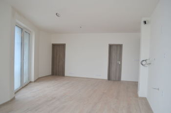 obývací pokoj - Prodej bytu 5+kk v osobním vlastnictví 120 m², Praha 10 - Hostivař