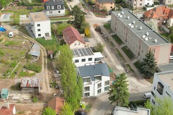 pohled na dům -současný stav - Prodej bytu 5+kk v osobním vlastnictví 120 m², Praha 10 - Hostivař