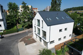 pohled na dům - Prodej bytu 5+kk v osobním vlastnictví 120 m², Praha 10 - Hostivař