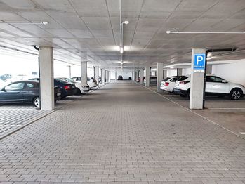 Pronájem garážového stání 1053 m², Hodějice