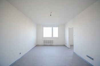 obývací pokoj - Prodej bytu 3+1 v družstevním vlastnictví 77 m², Hradec Králové