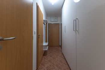 Prodej bytu 1+kk v osobním vlastnictví 42 m², Praha 9 - Vinoř