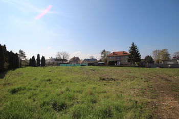 Prodej pozemku 2136 m², Opolany