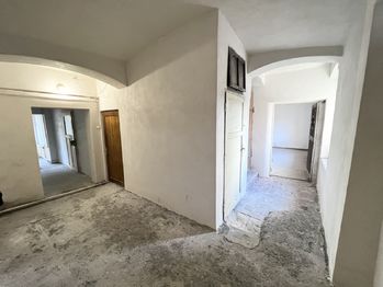 Prodej domu 350 m², Lahošť